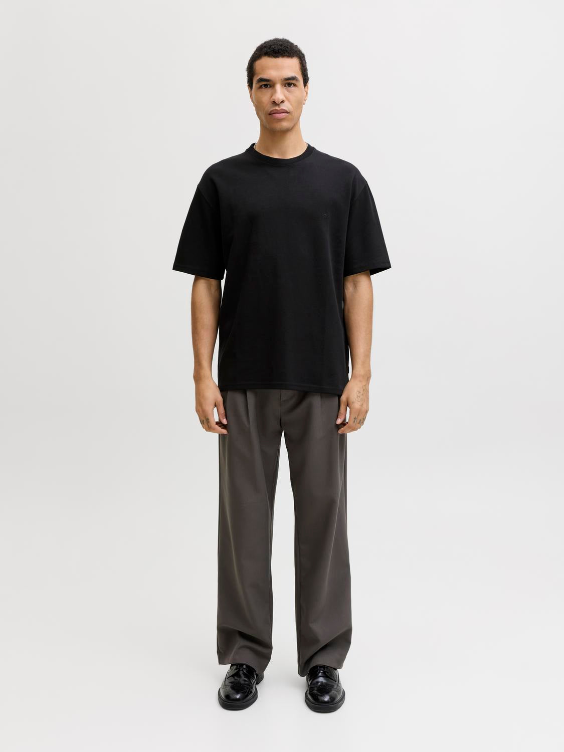 model_shot-front_full